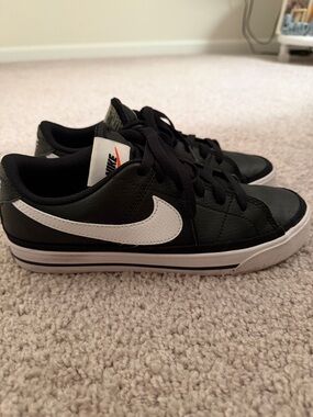 Nike Black Low-Top Sneakers with White Swoosh